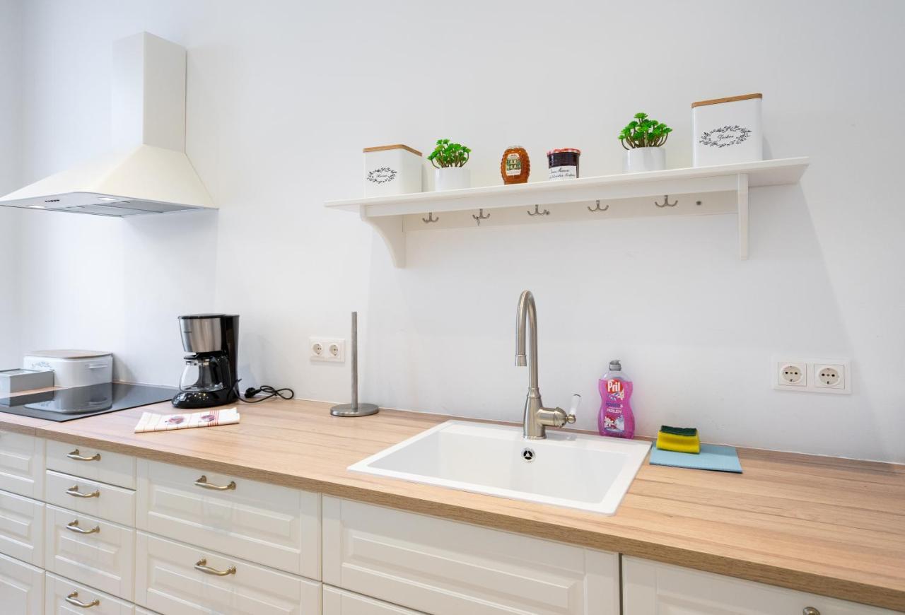 Modernes Apartment Im Charmanten Cottage Viertel Вена Экстерьер фото